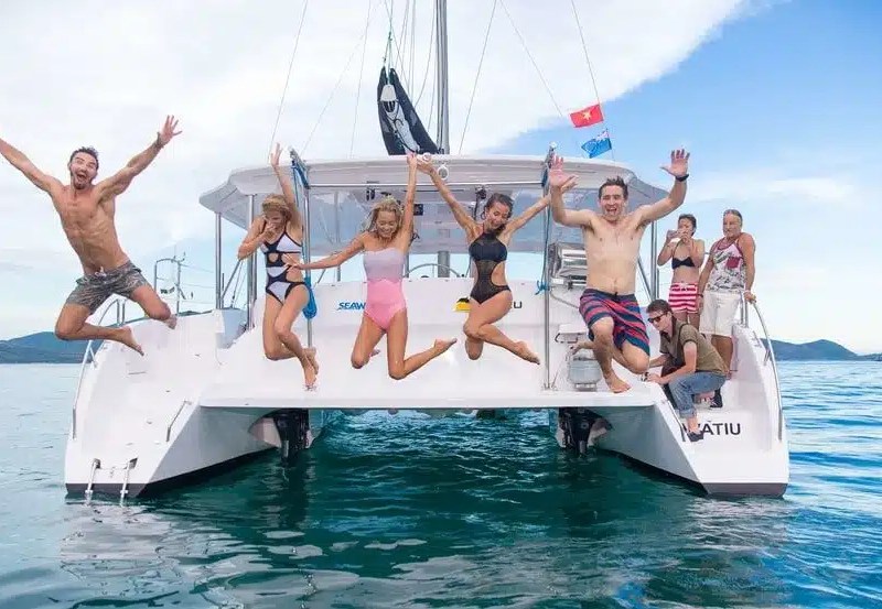 Champagne Sailing party boat Sydney Harbour