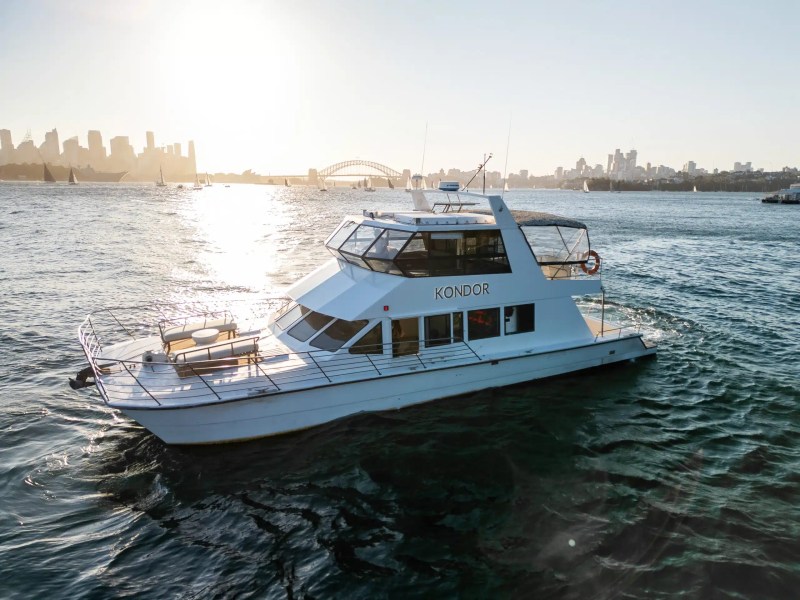 Kondor party boat