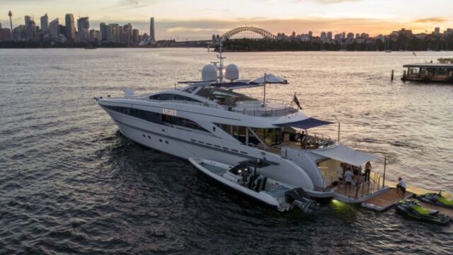 Lumir party boat