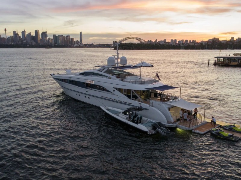 Lumir party boat